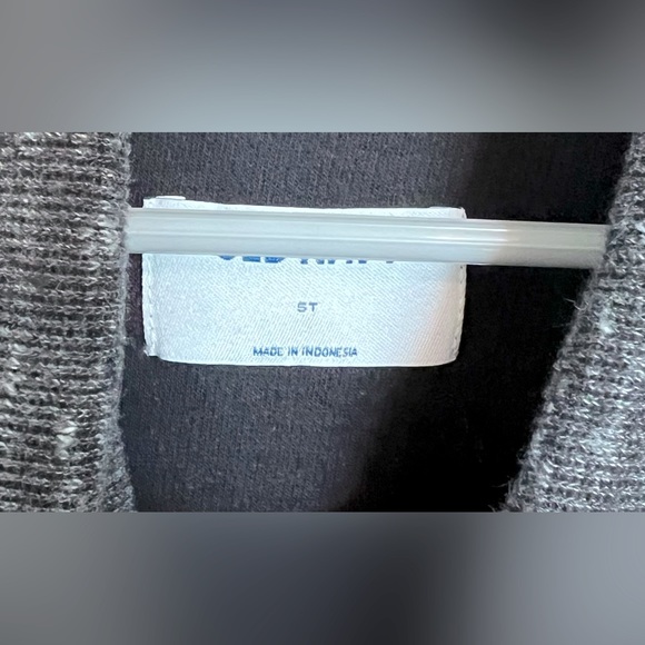 Old Navy Boys Cute Lightweight Heather Gray Sweater - Picture 3 of 4